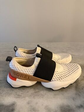 Sorrel Woman’s Kinetic Impact Strap Sneaker